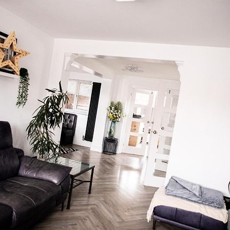 Inviting 3-Bed House In 曼彻斯特 外观 照片
